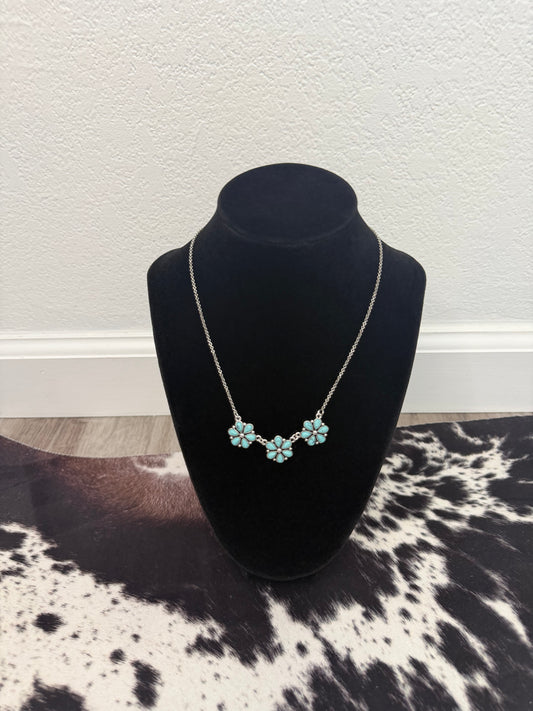 Dainty Flower Necklace