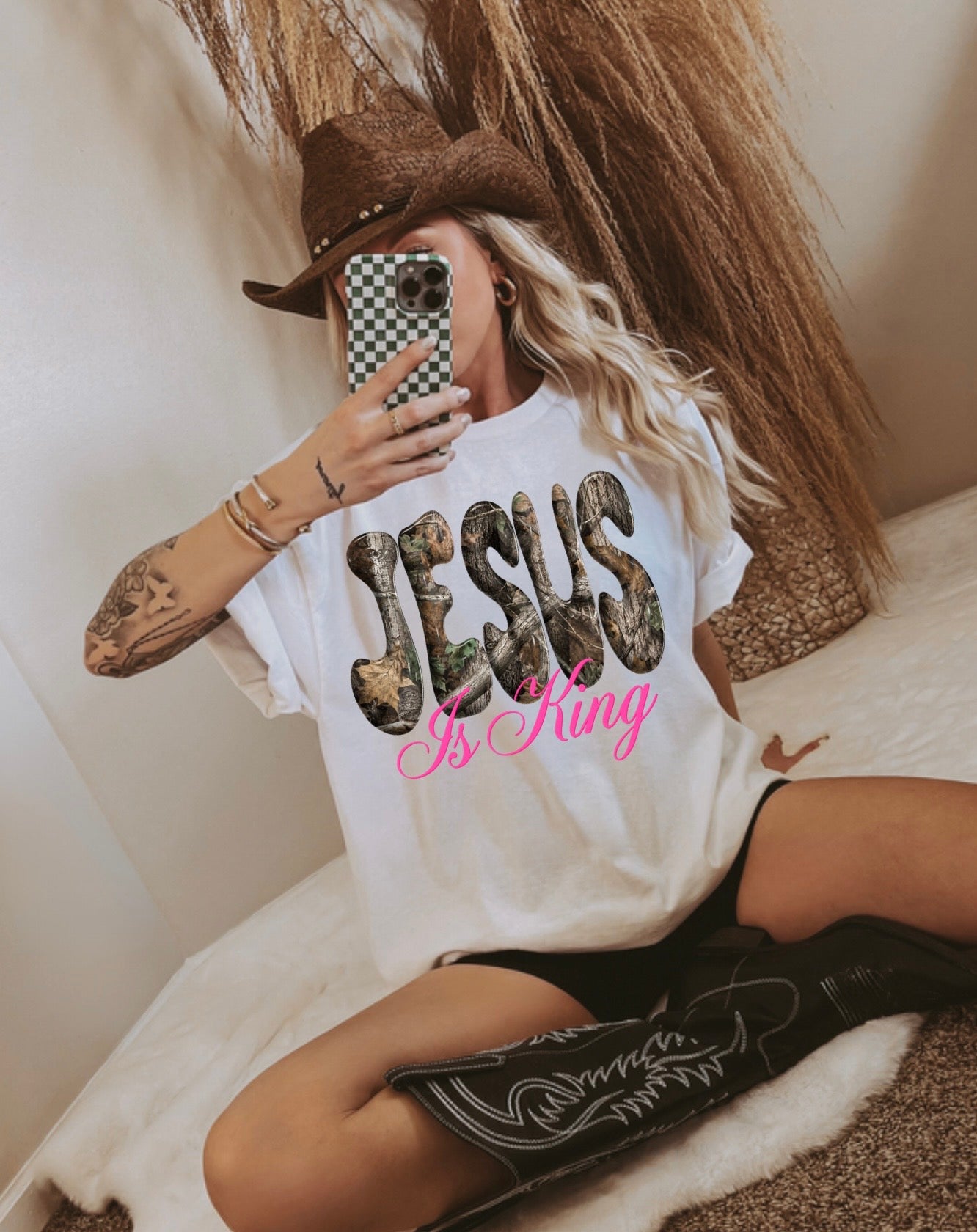 Jesus Is King Graphic Tee