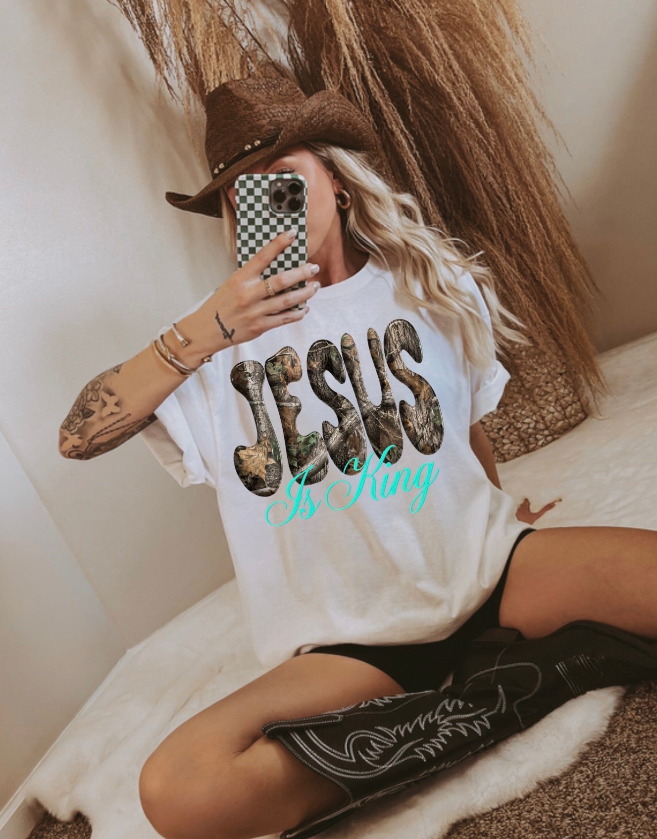 Jesus Is King Graphic Tee